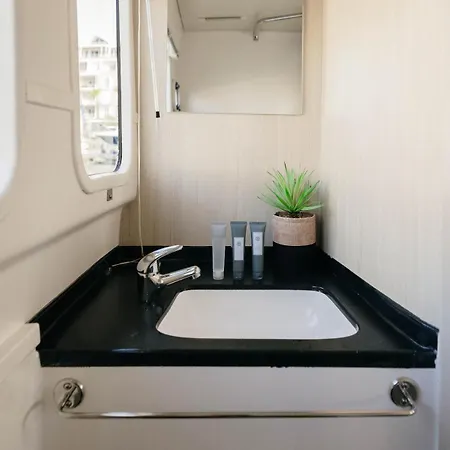 Waterfront Houseboat Hotel Cape Town Room photo